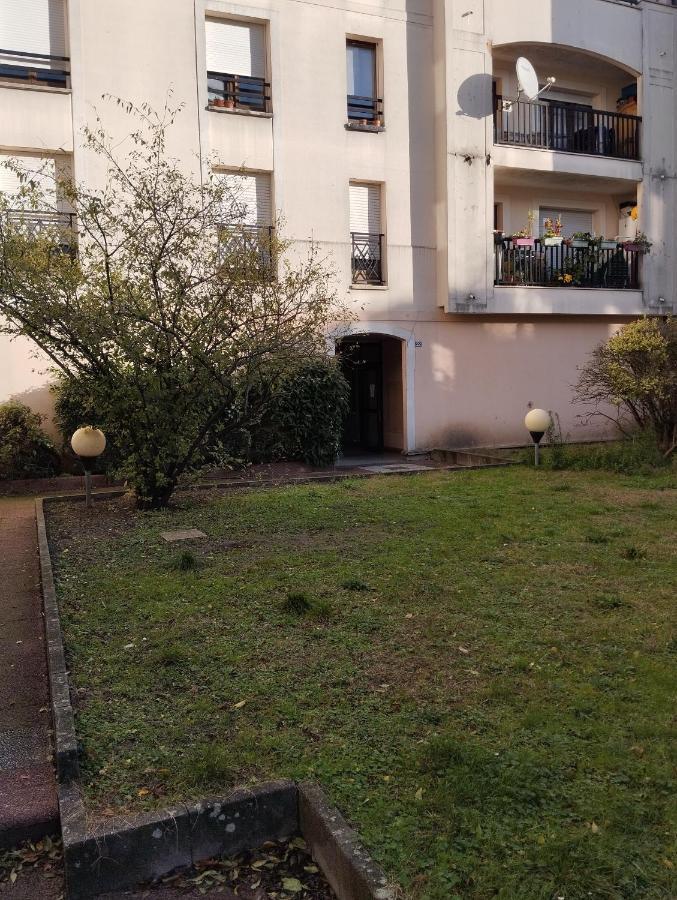 Le Beau Refuge Parisien De Cergy - Parisian Modern Flat At Cergy Bed and Breakfast Exteriör bild