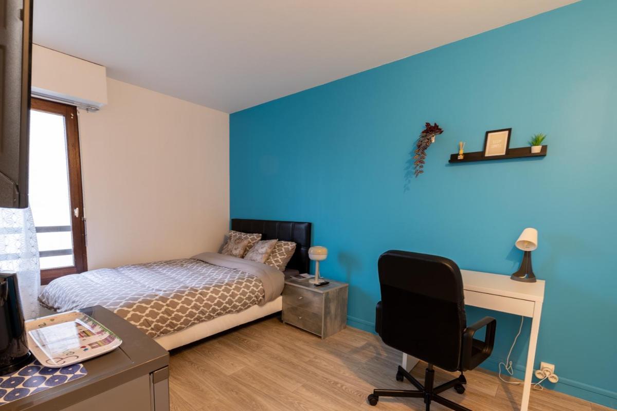 Le Beau Refuge Parisien De Cergy - Parisian Modern Flat At Cergy Bed and Breakfast Exteriör bild
