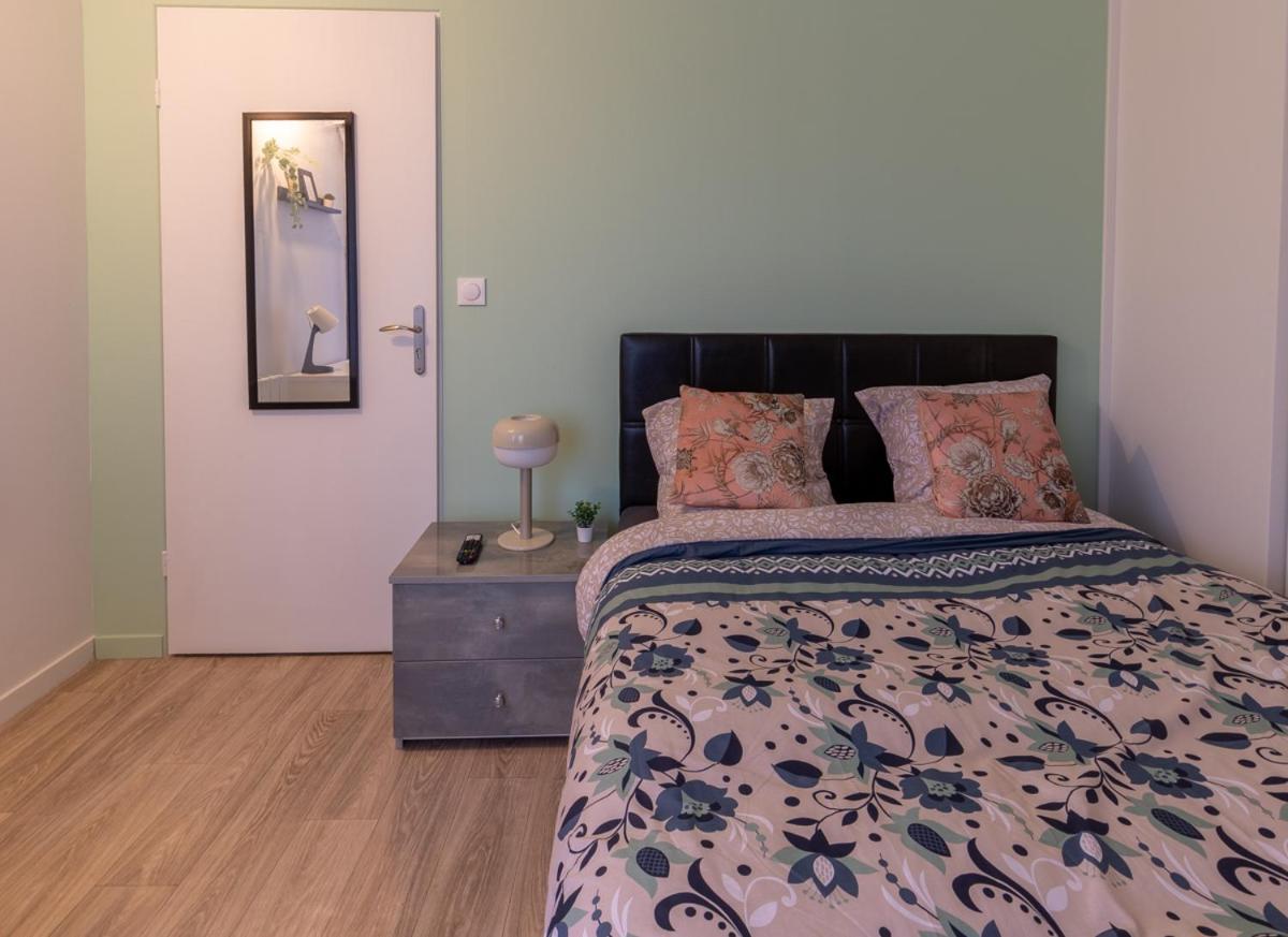 Le Beau Refuge Parisien De Cergy - Parisian Modern Flat At Cergy Bed and Breakfast Exteriör bild
